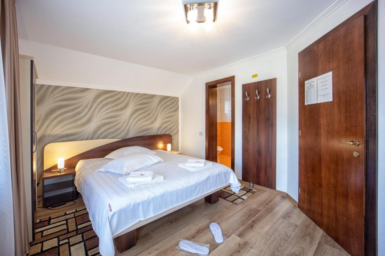 Hotel Amedeia Bran  Esterno foto
