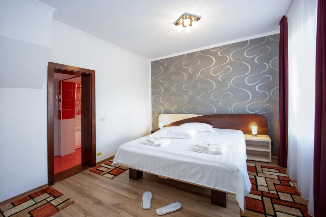 Hotel Amedeia Bran  Esterno foto