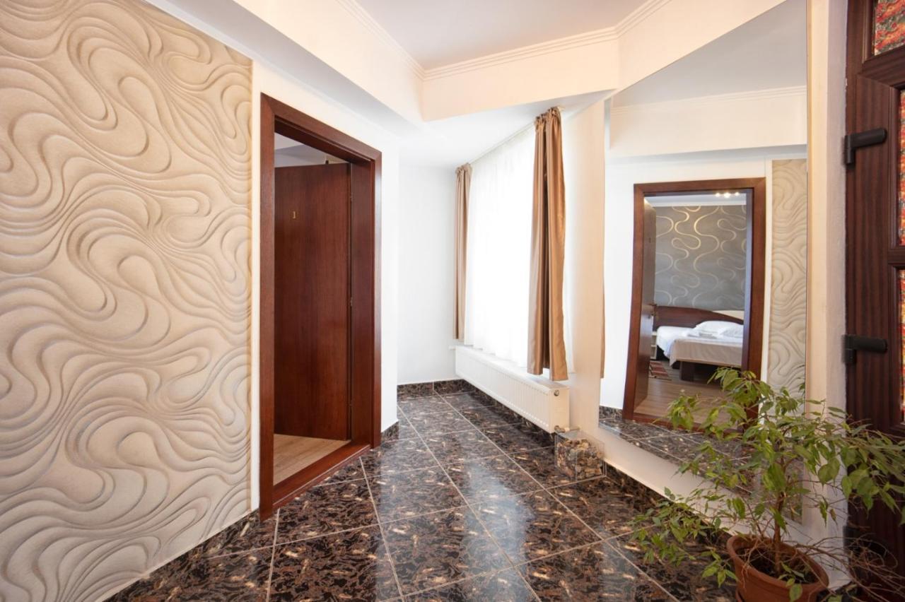 Hotel Amedeia Bran  Esterno foto