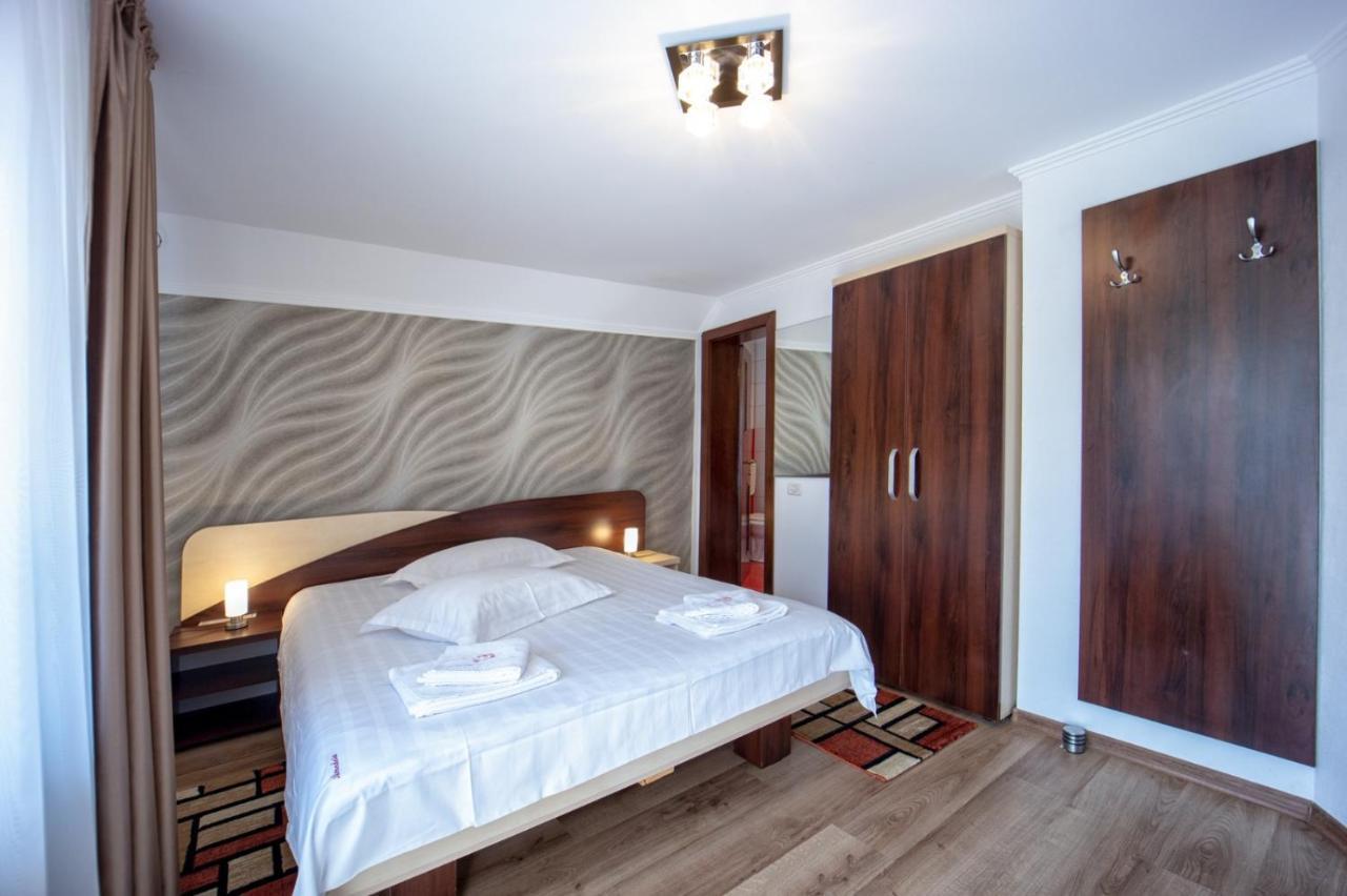 Hotel Amedeia Bran  Esterno foto